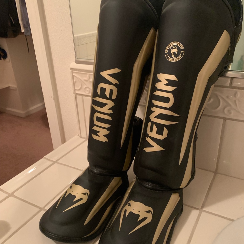VENUM ELITE STANDUP SHIN GUARDS - GOLD/BLACK